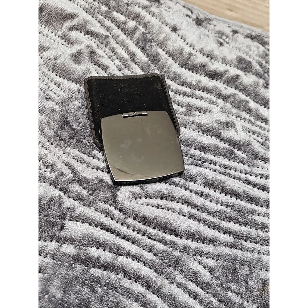 CHANEL offers open good